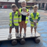 Berenzoekspel op de speelplaats